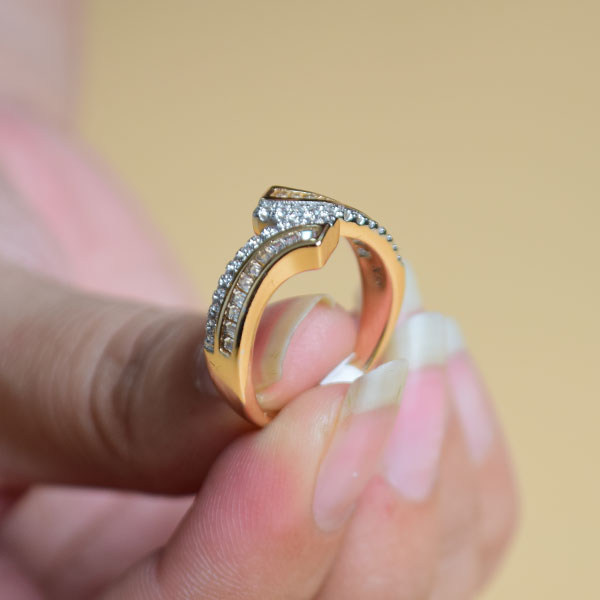 Round Brilliant Cut Wrap-Around Style Ring | Band in Yellow Gold (S 18)