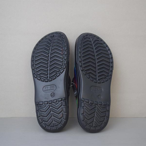 Croc Classic Unisex Slip On Shoes High Quality  Summer Sandals Classic Outdoor Non-slip Slippers. Size (45)
