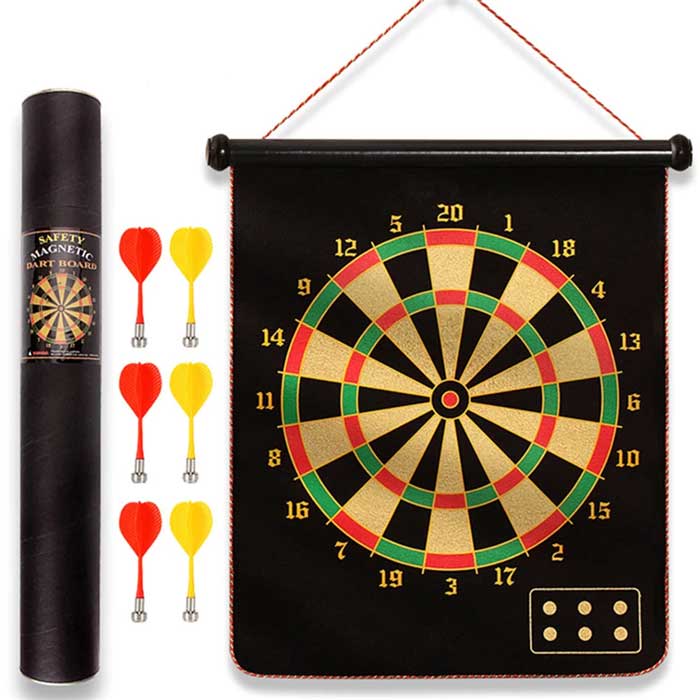 Magnetic target with darts