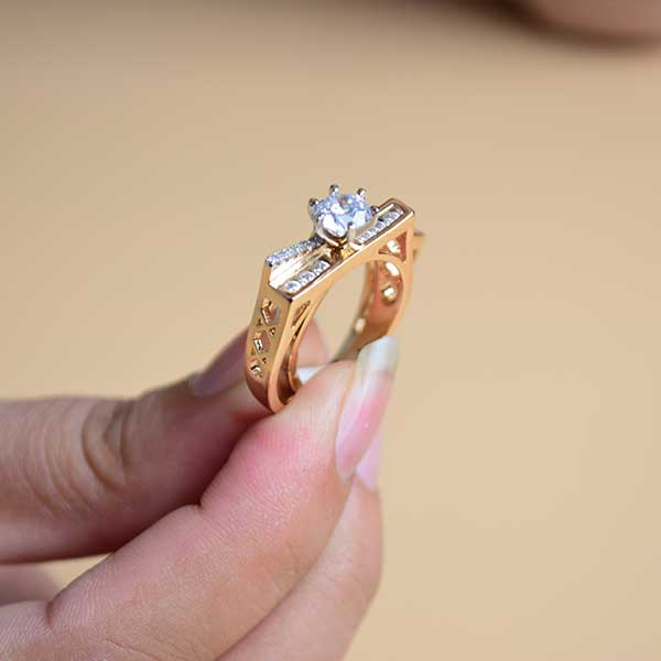 New Fashion Square Zircon Woman Ring | Gold Platted Classic Ring Guard (S 18)