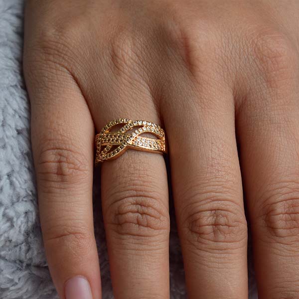 Mesmerizing Helix Solitaire Gold Ring Size (17)