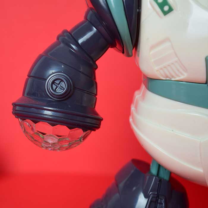 Skating robot toy