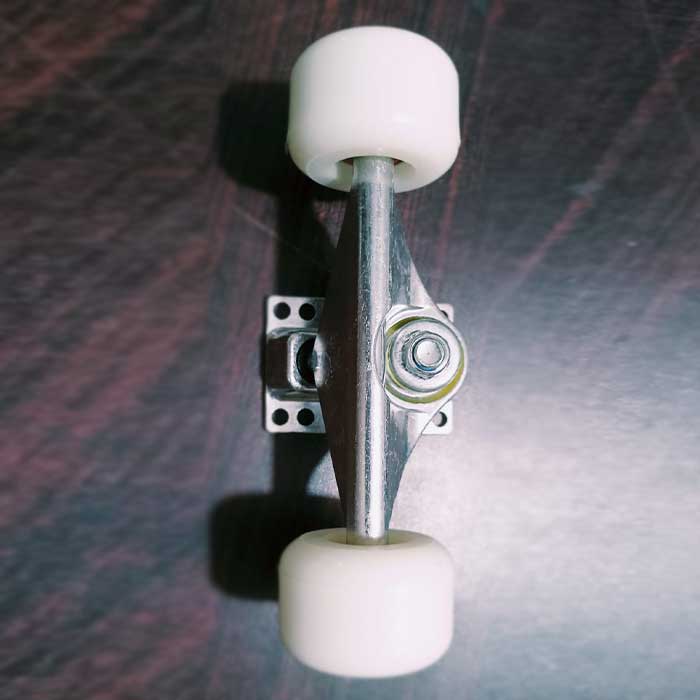 Trucks (19X8CM) Skateboard