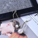Pearl personality earrings