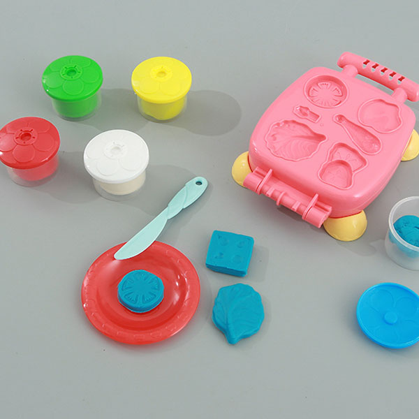 Modeling Clay Kit with Pizza Molds